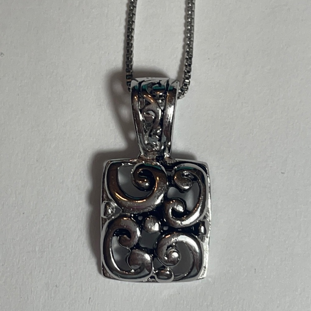 *SOLD* BALI SILVER CHAIN AND PENDANT 925